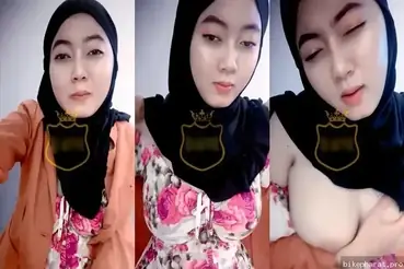 Cewek cakep pamer badan di live cari cuan