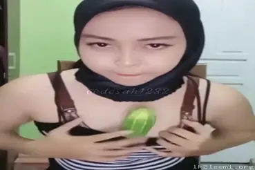 Jilbab Cantik Live Sodok Timun Gede, Memek Basah Squirt