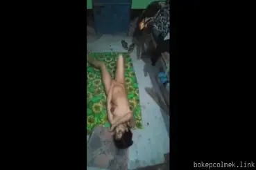 Ngentot Liar Di Alas Motif Bunga Sampe Becek Brutal